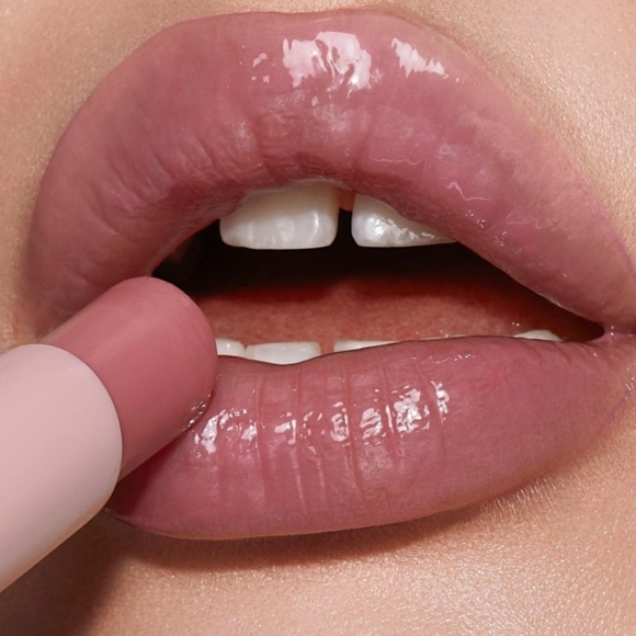 Charlotte Tilbury Hyaluronic + Happikiss Color Balm: Crystal Happikiss .08oz NIB - Picture 3 of 6